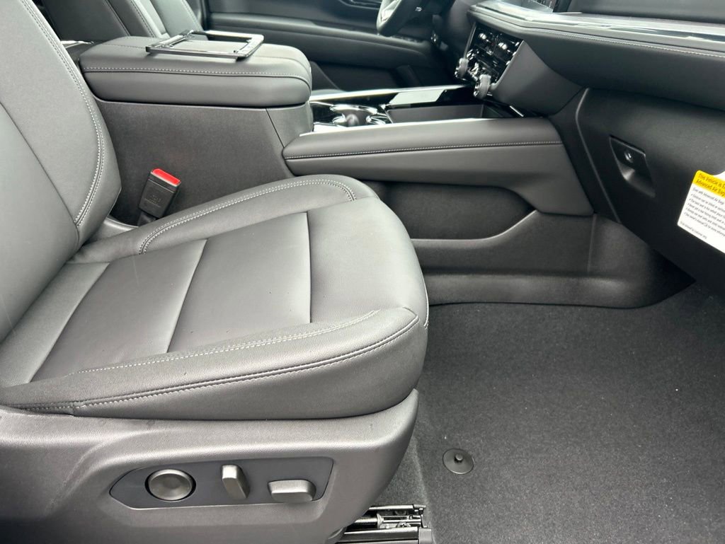 New 2026 Chevrolet Suburban LT w/ Comfort Package AWD/4WD image 18