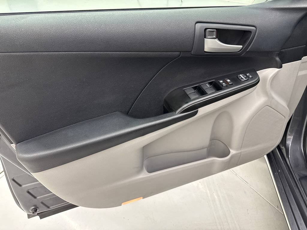 Used 2012 Toyota Camry LE FWD image 11
