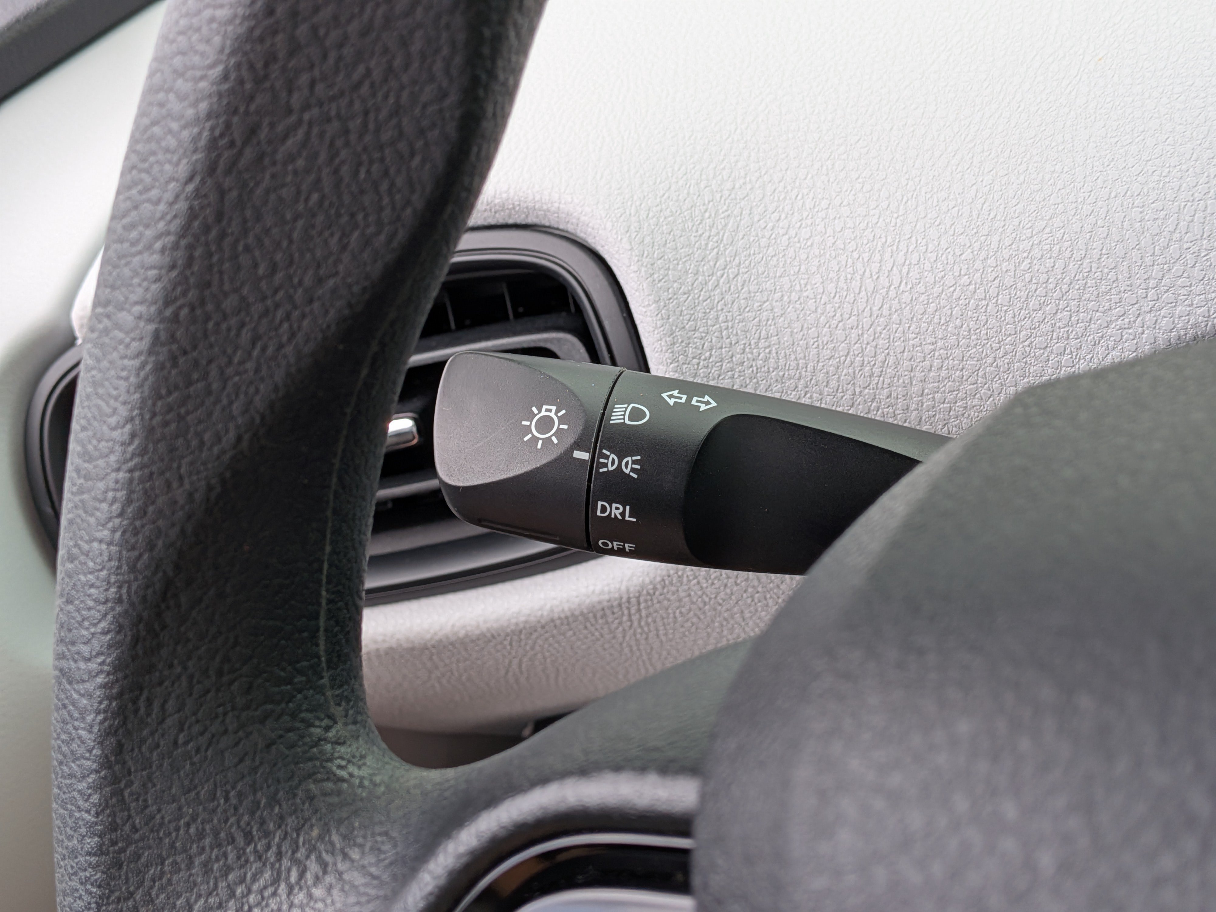 Used 2021 Toyota Prius L Eco FWD image 28