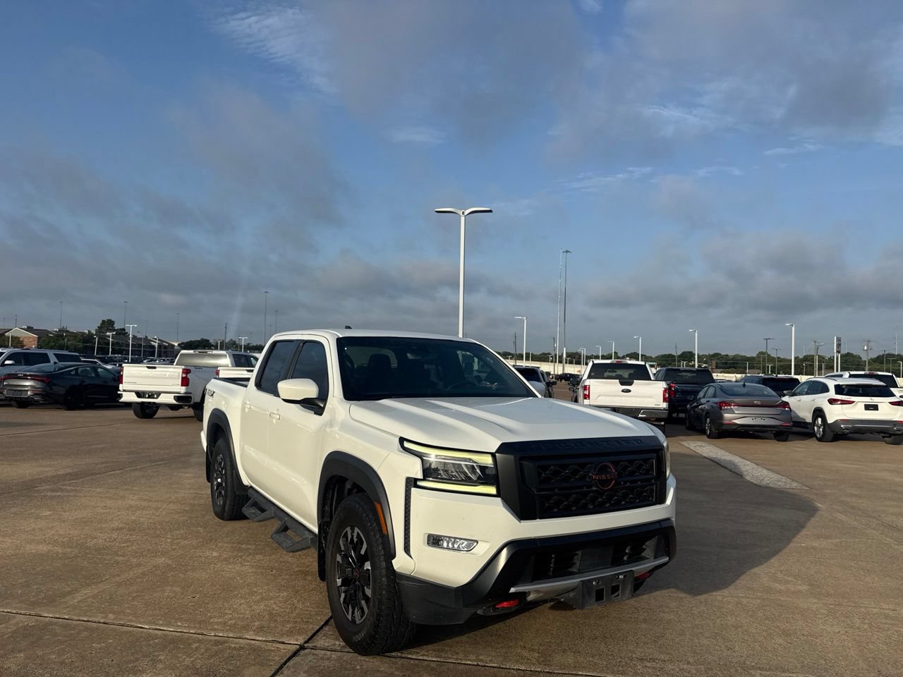 Used 2022 Nissan Frontier Pro-X RWD image 1