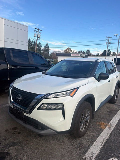 Used 2023 Nissan Rogue S AWD/4WD image 3