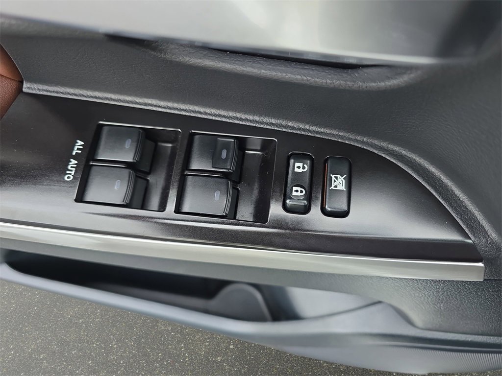 Used 2021 Toyota Land Cruiser image 28