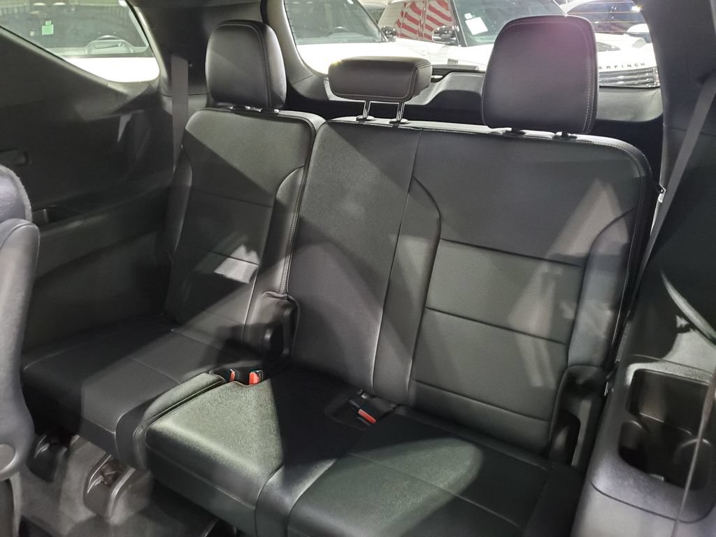 Used 2025 Chevrolet Traverse High Country FWD image 25