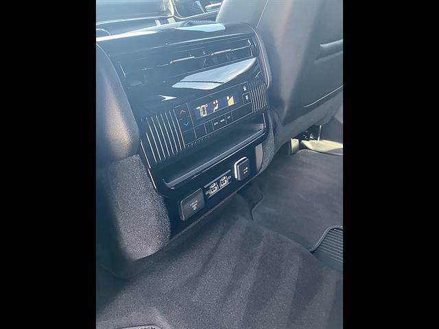 Used 2024 Jeep Wagoneer 4WD image 11