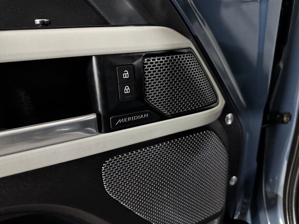 Used 2022 Land Rover Defender 110 image 39