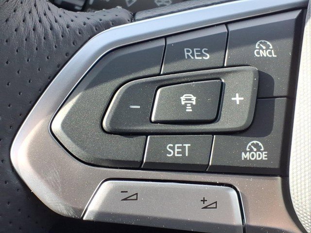 New 2026 Volkswagen Tiguan SE R-Line image 22