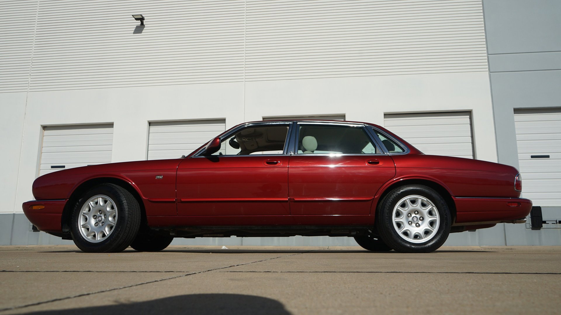 Used 1999 Jaguar XJ8 image 7