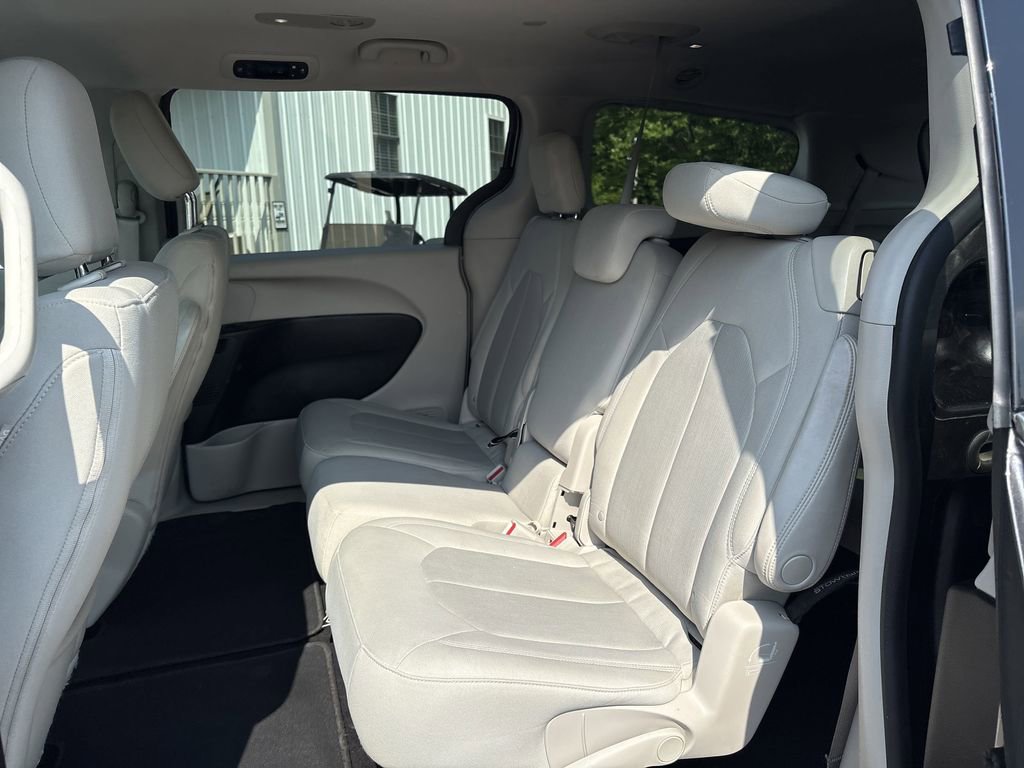 Used 2017 Chrysler Pacifica Touring image 22