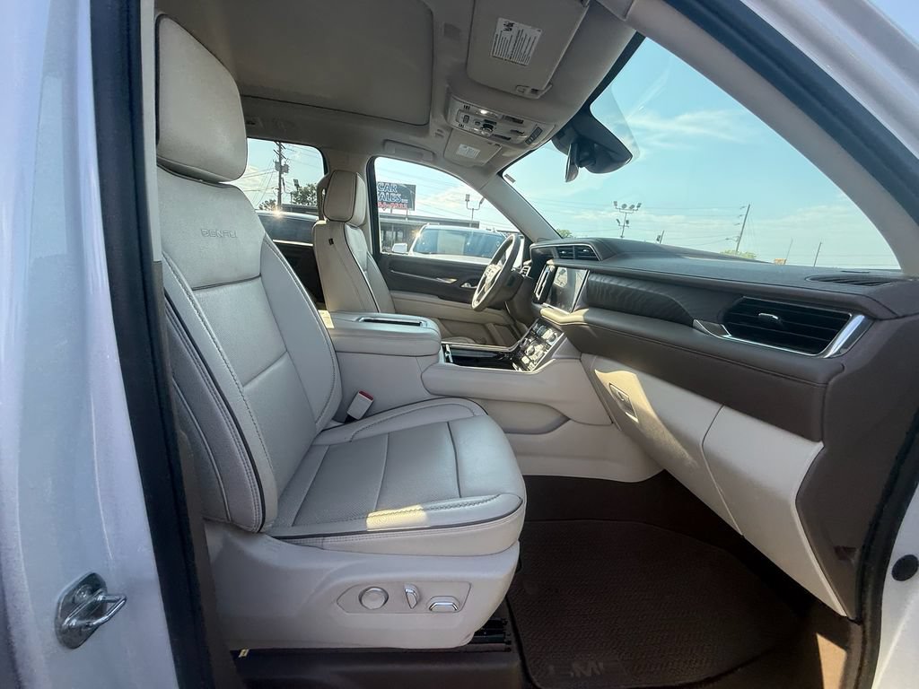 Used 2023 GMC Yukon XL Denali AWD/4WD image 24