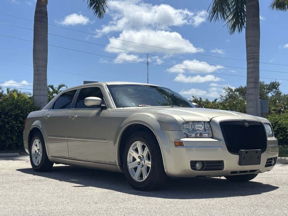 Used 2006 Chrysler 300 Touring RWD image 4