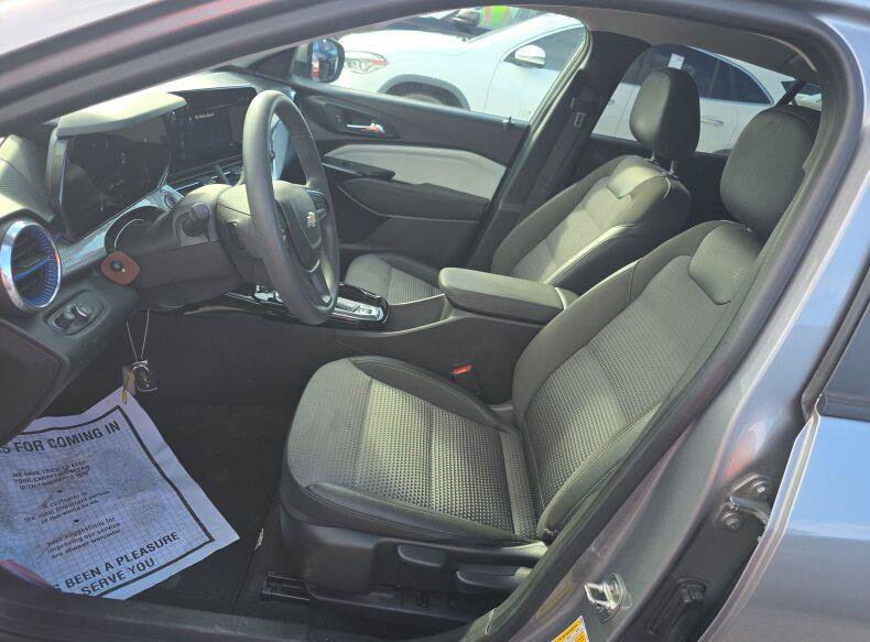 Used 2024 Chevrolet Trax LT FWD image 7