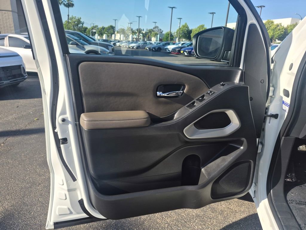Used 2022 Nissan Frontier SV w/ Technology Package RWD image 10