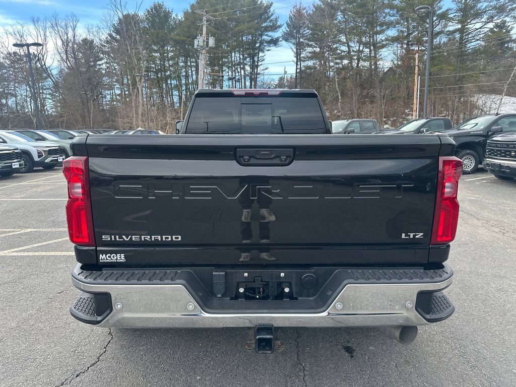 Used 2023 Chevrolet Silverado 3500 LTZ w/ LTZ Plus Package image 4