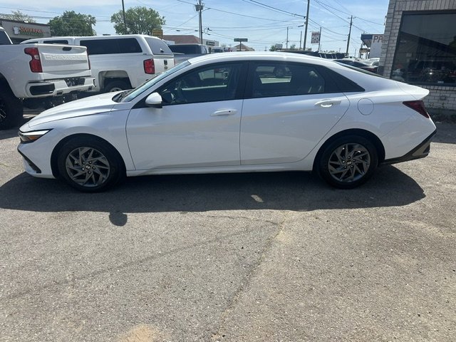 Used 2024 Hyundai Elantra SEL FWD image 8