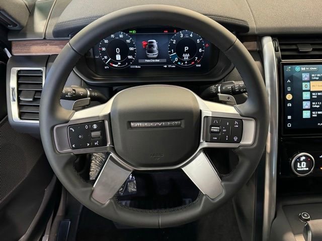 New 2024 Land Rover Discovery Dynamic SE image 14