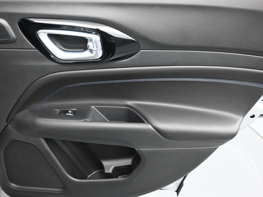 New 2026 Jeep Compass Limited image 17