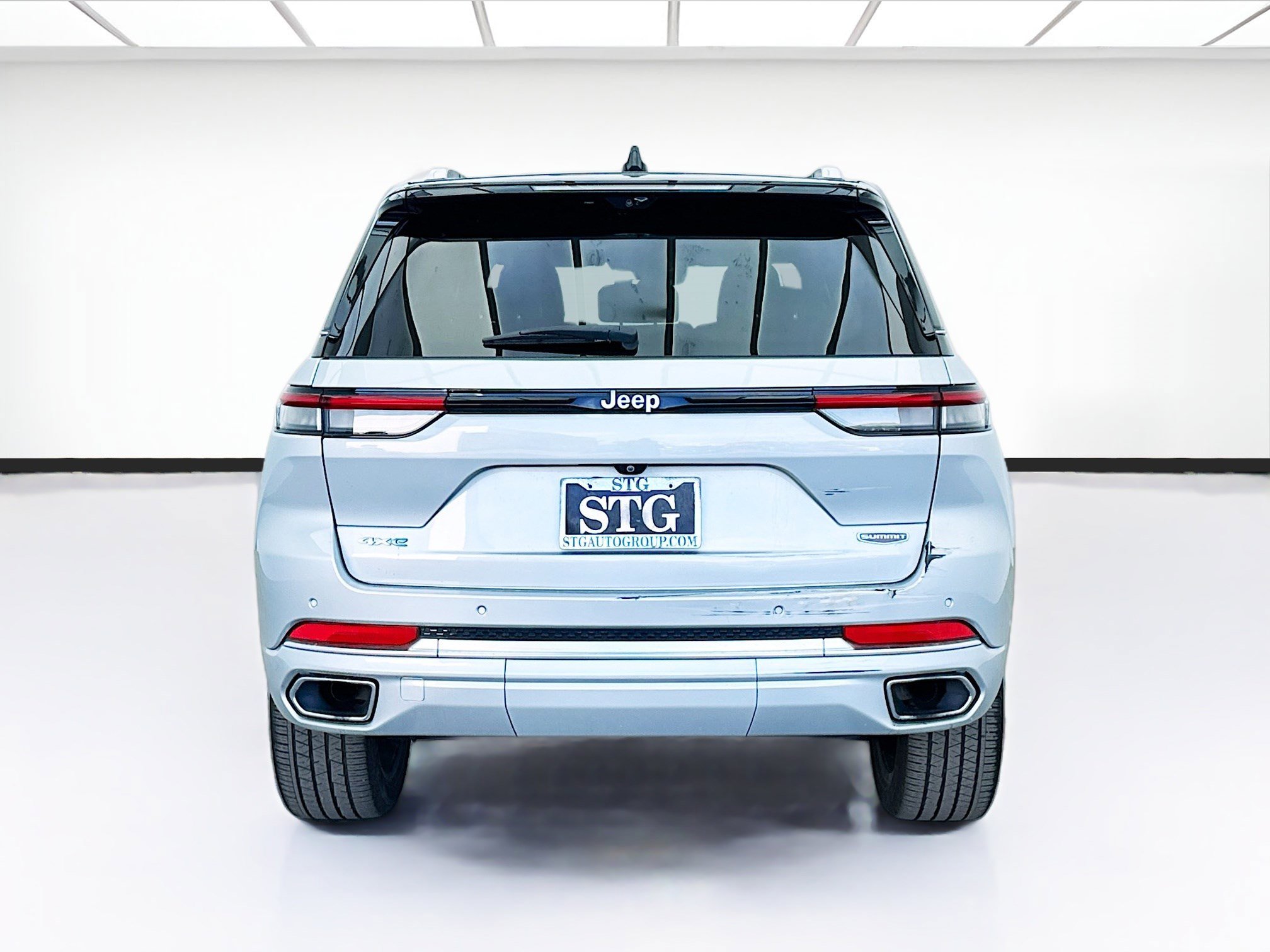 Used 2022 Jeep Grand Cherokee Summit AWD/4WD image 5