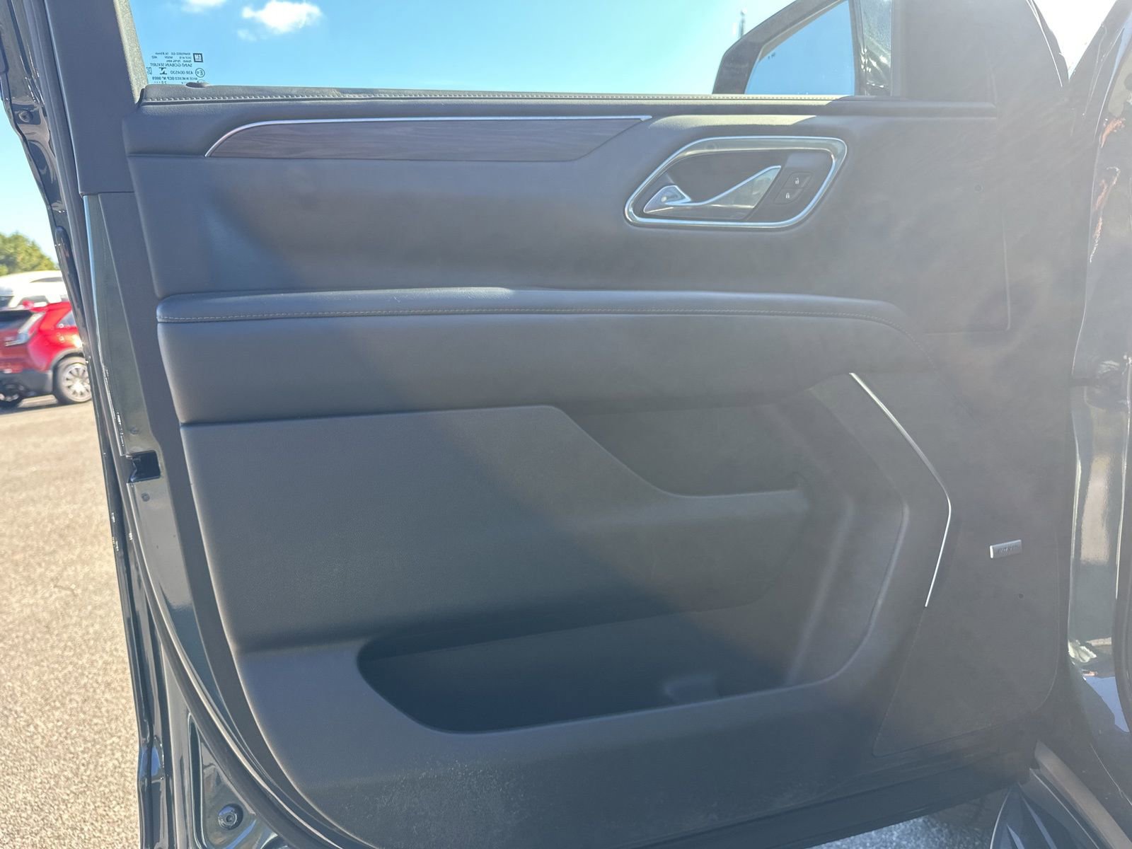 Used 2021 Chevrolet Suburban LT w/ LT Signature Package RWD image 8