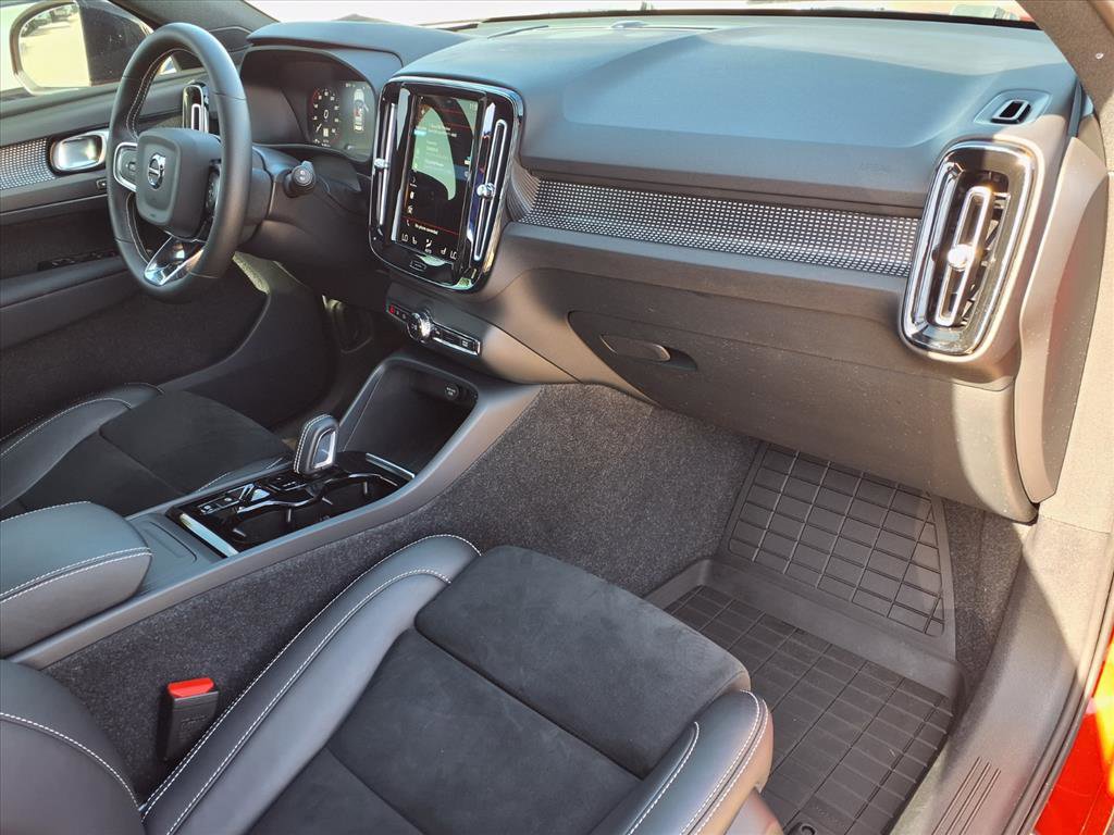 Used 2021 Volvo XC40 T5 R-Design w/ Advanced Package image 10