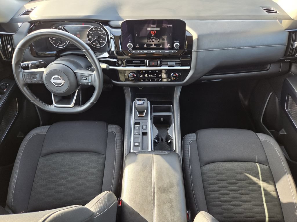 Used 2025 Nissan Pathfinder SV FWD image 12
