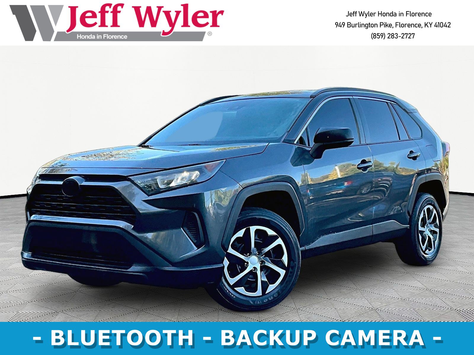 Used 2019 Toyota RAV4 LE FWD image 1