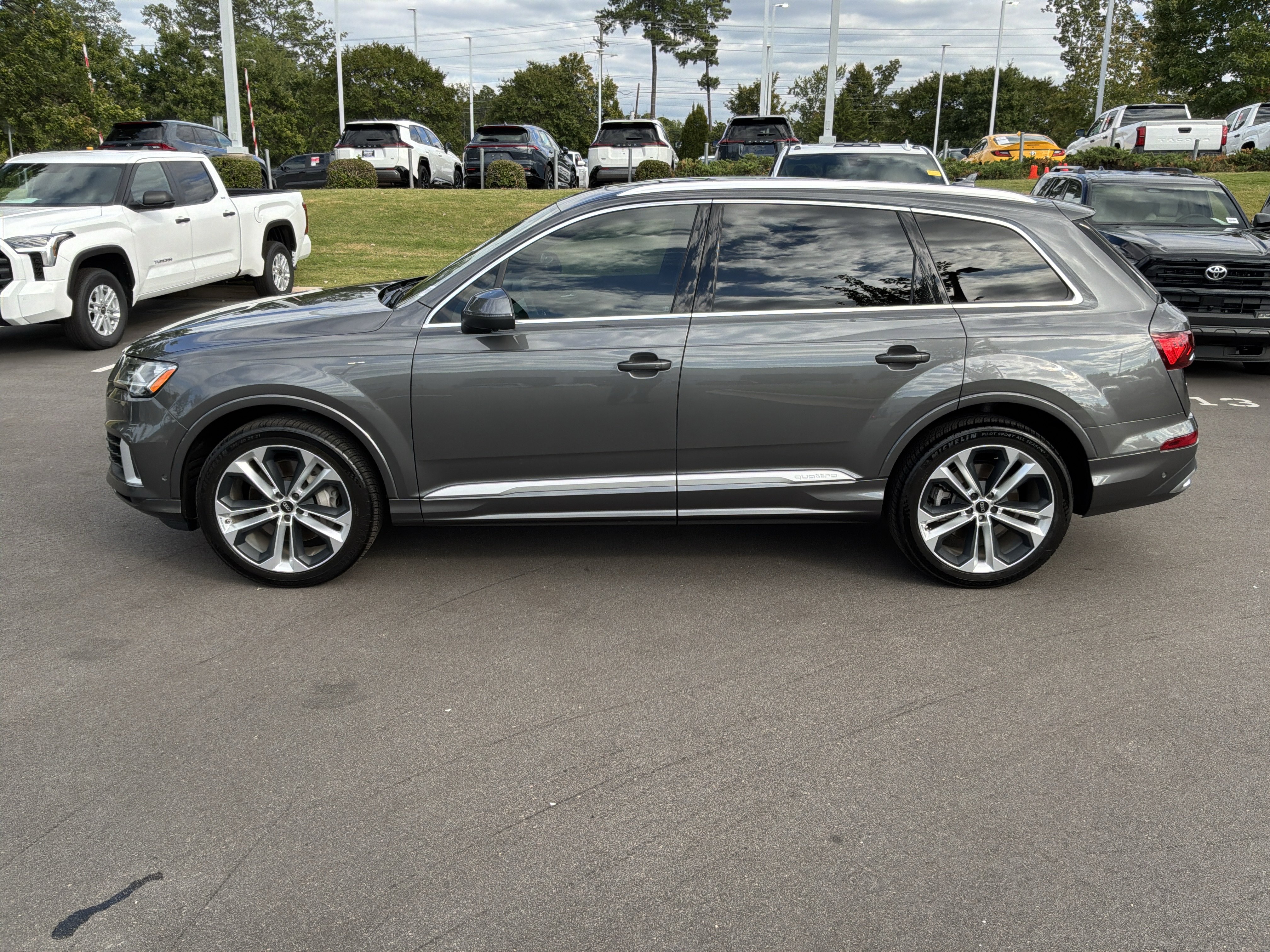 Used 2022 Audi Q7 3.0T Premium Plus w/ Premium Plus Package AWD/4WD image 7