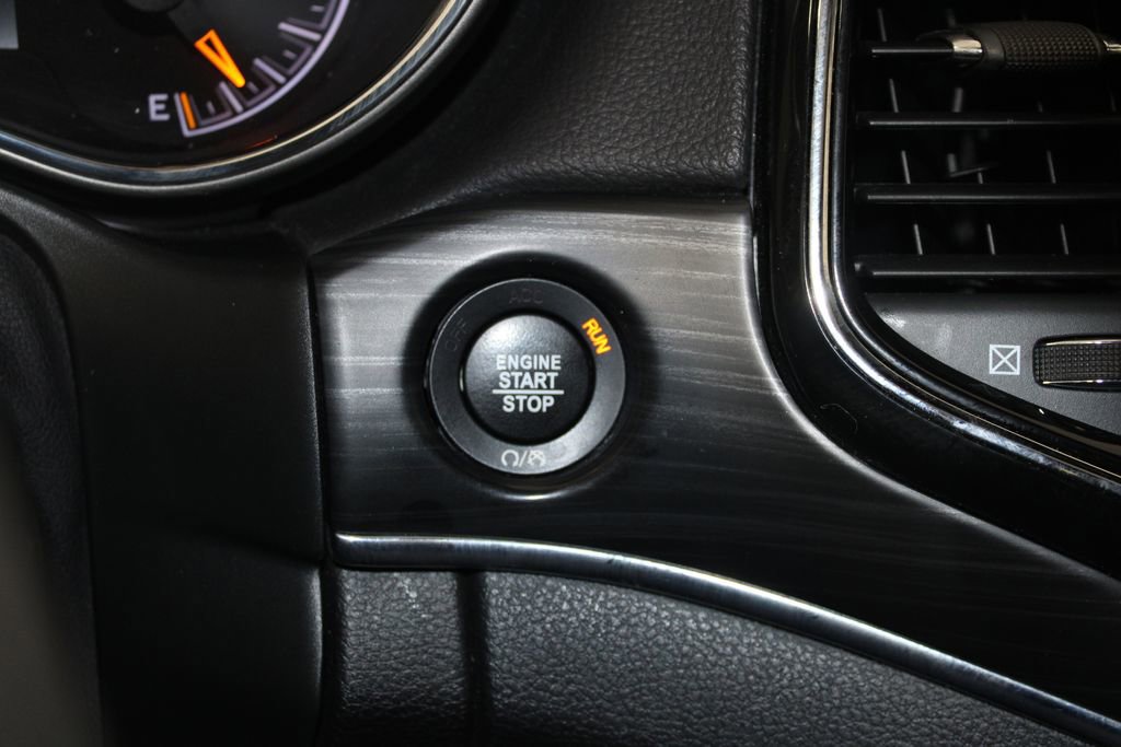 Used 2021 Jeep Grand Cherokee Limited w/ Trailer Tow Group IV image 40