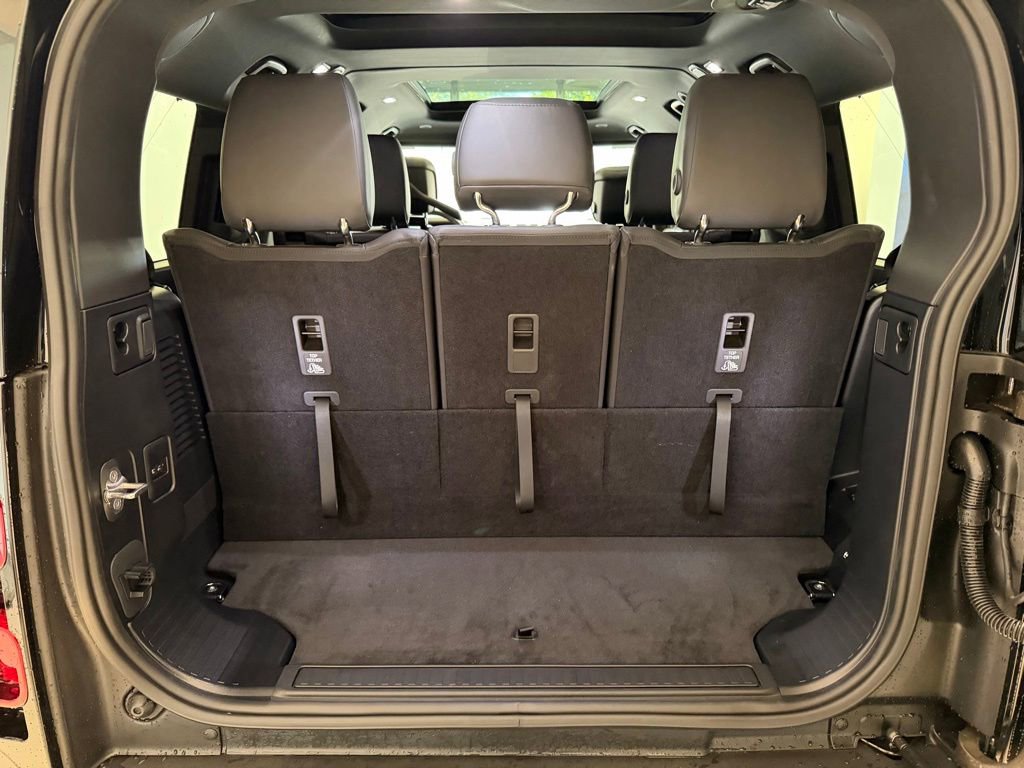 New 2025 Land Rover Defender 130 X-Dynamic SE image 15