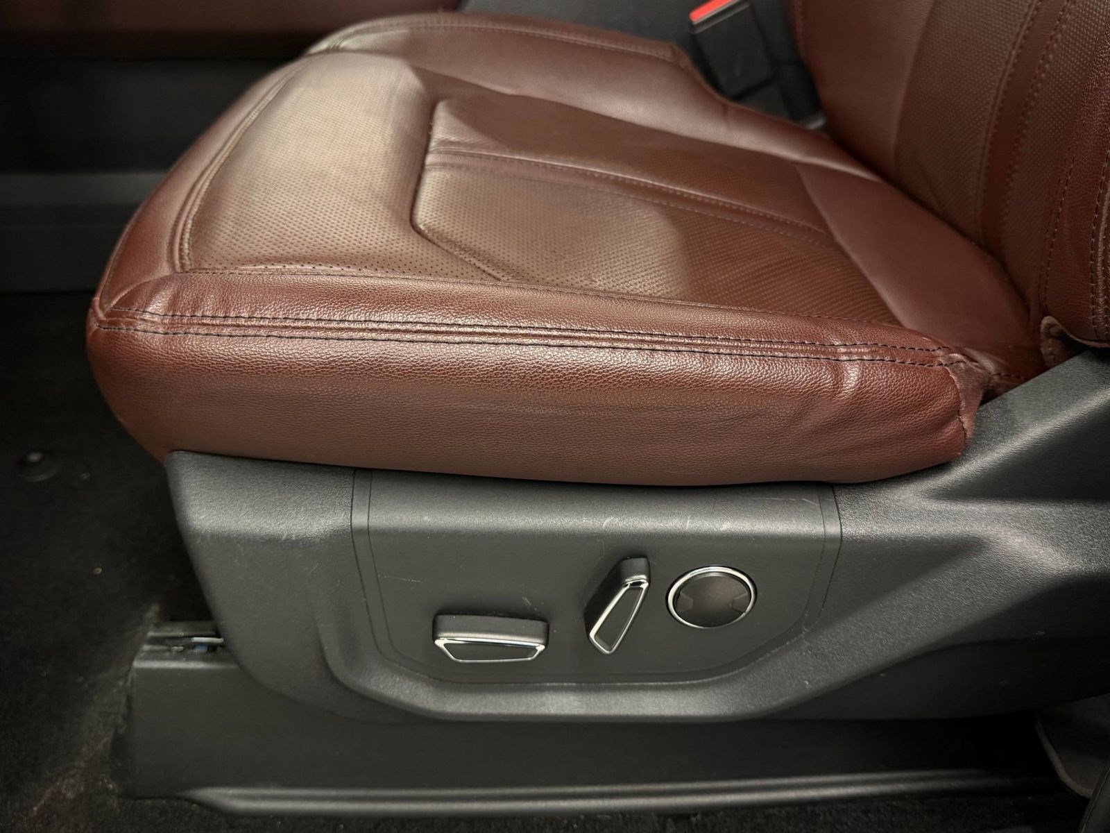 Used 2022 Ford Expedition Max Limited image 11