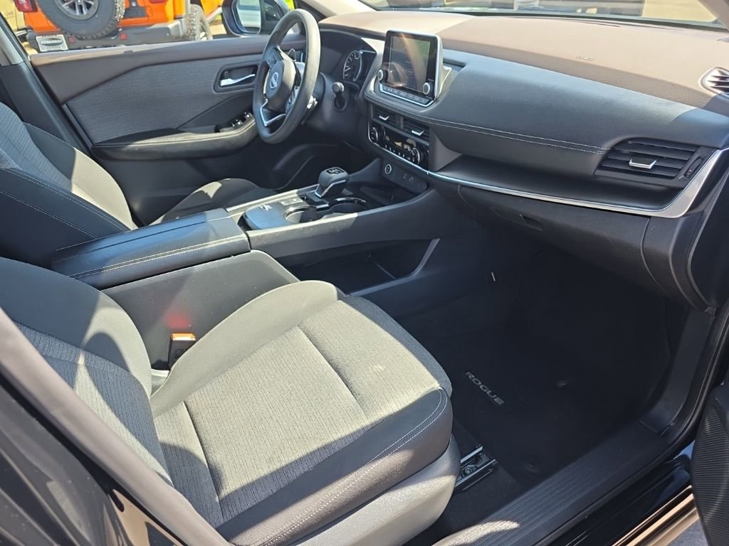 Used 2023 Nissan Rogue SV image 10