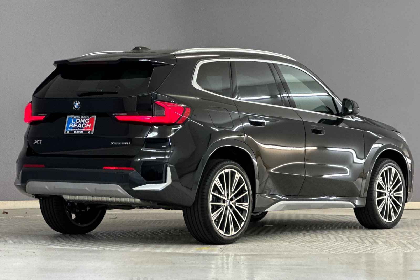 Used 2025 BMW X1 xDrive28i w/ Convenience Package AWD/4WD image 9