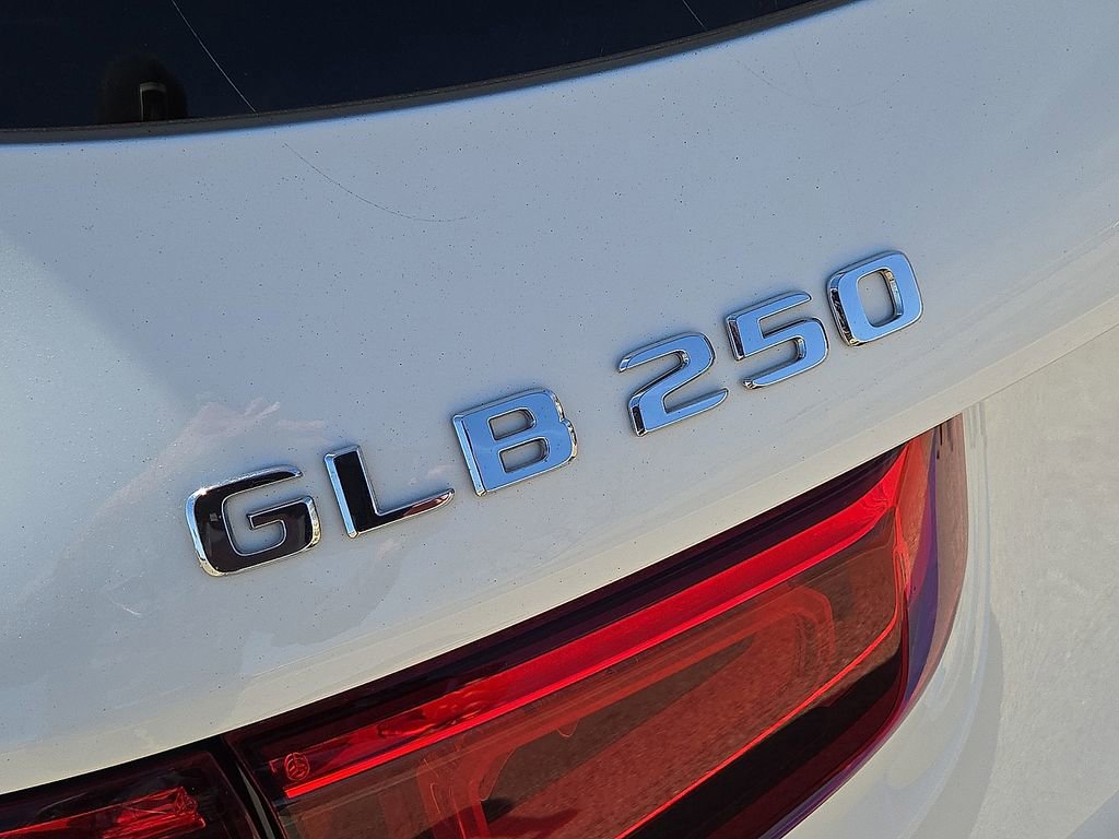 Used 2021 Mercedes-Benz GLB 250 GLB 250 image 11
