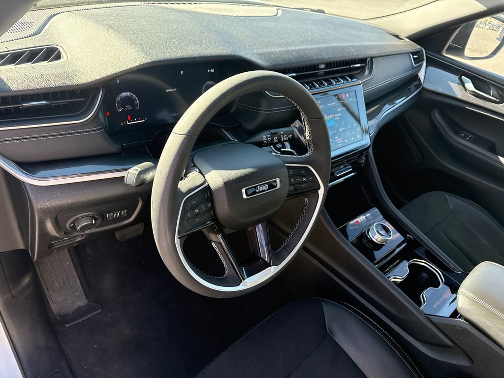 Used 2023 Jeep Grand Cherokee Altitude image 7