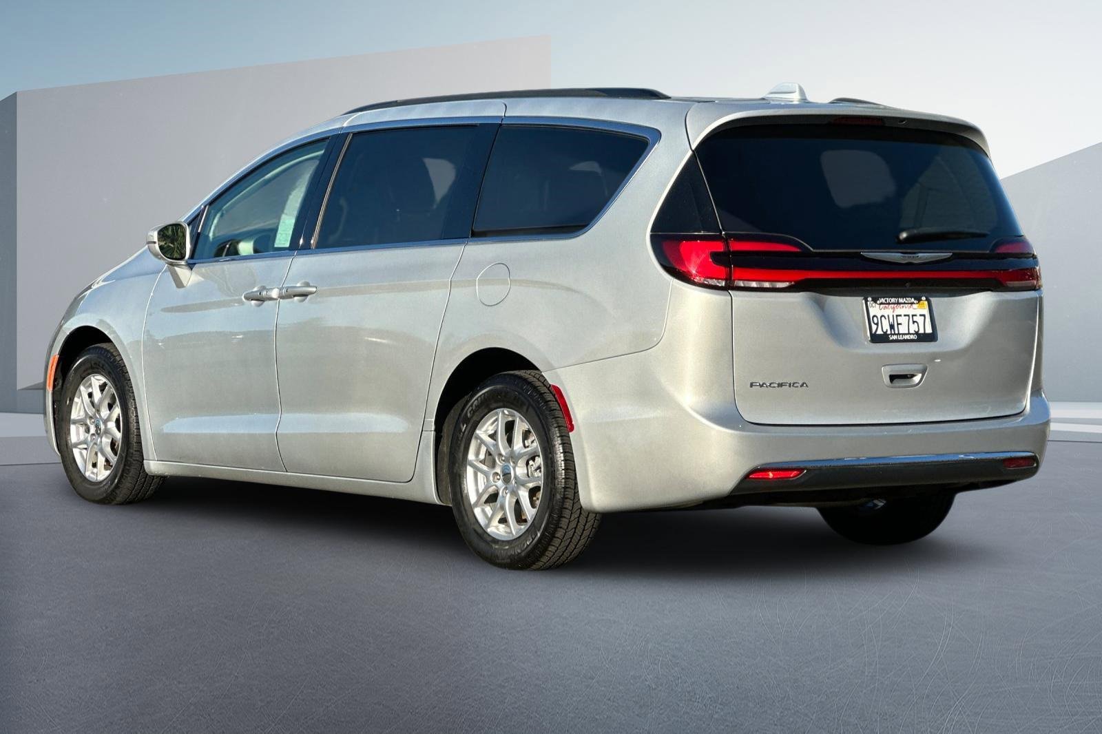 Used 2022 Chrysler Pacifica Touring-L image 7