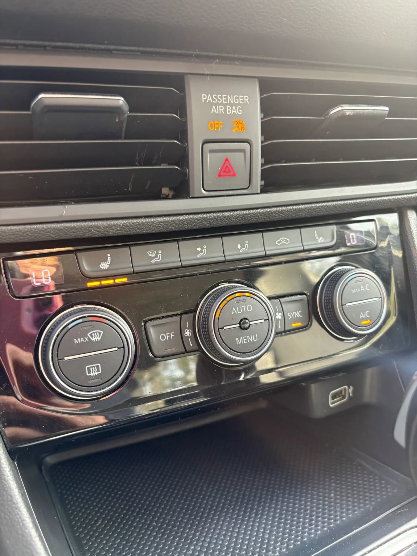 Used 2019 Volkswagen Jetta SE image 42