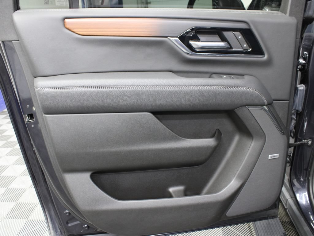 Used 2025 GMC Yukon XL Denali AWD/4WD image 70
