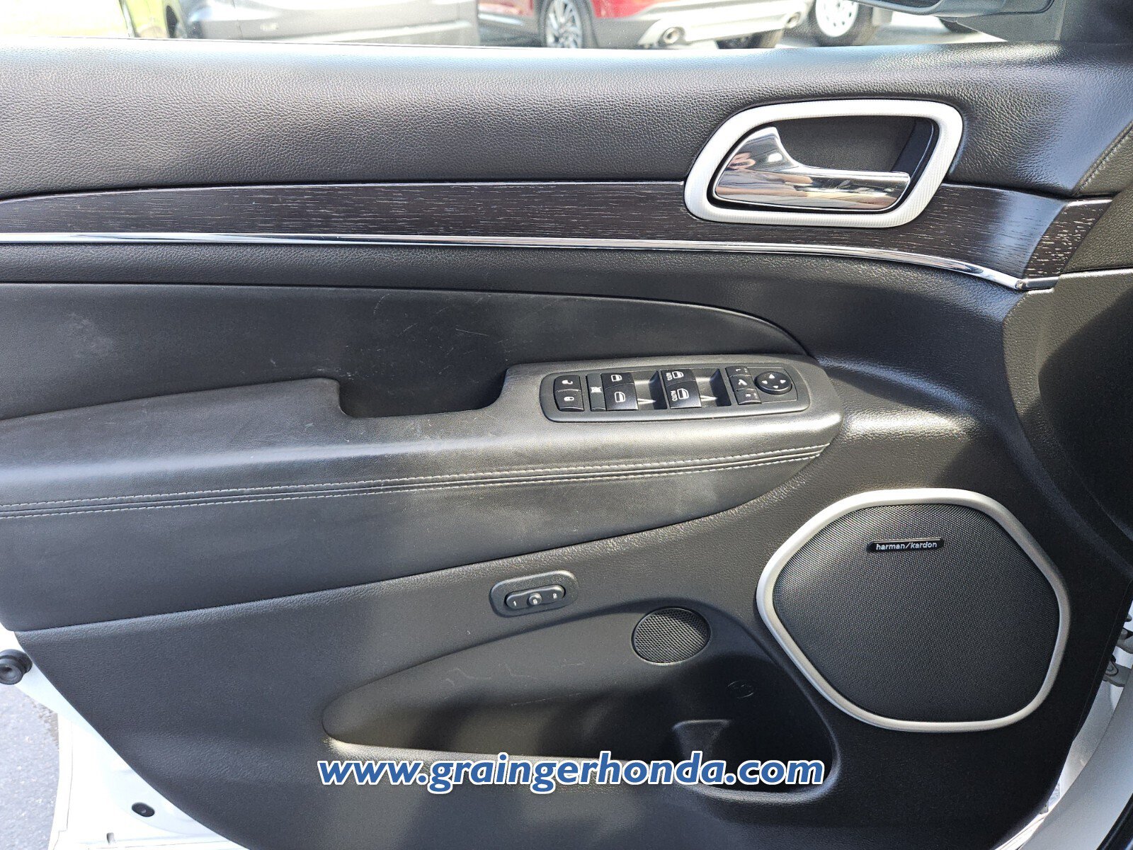 Used 2020 Jeep Grand Cherokee Summit AWD/4WD image 23