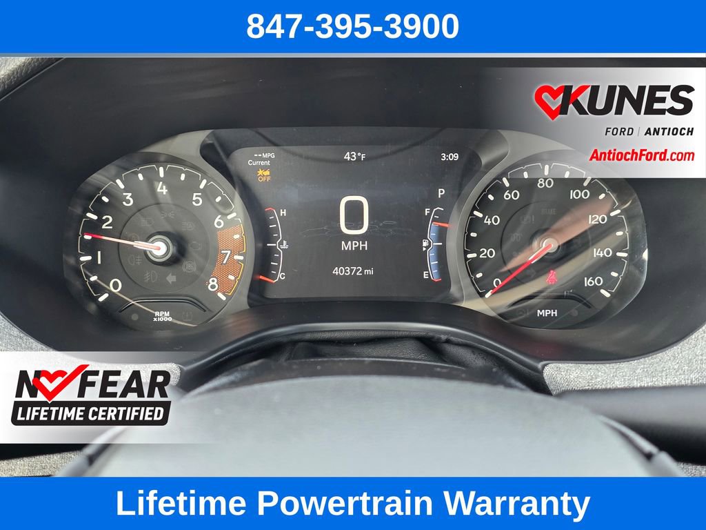 Used 2025 Jeep Compass Latitude image 40