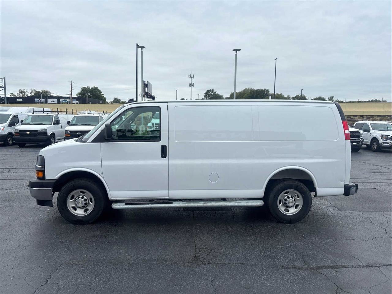 Used 2025 Chevrolet Express 2500 w/ Driver Convenience Package RWD image 5