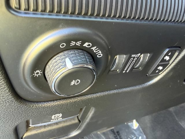 Used 2023 Jeep Wagoneer Series III w/ Preferred Equipment Group AWD/4WD image 17