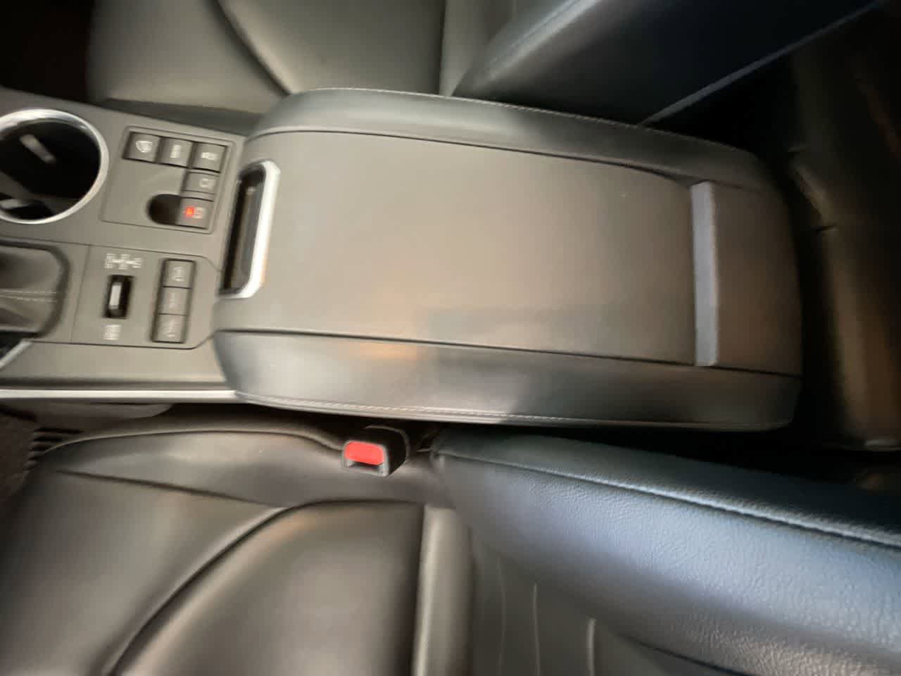 Used 2023 Toyota Highlander XLE AWD/4WD image 21