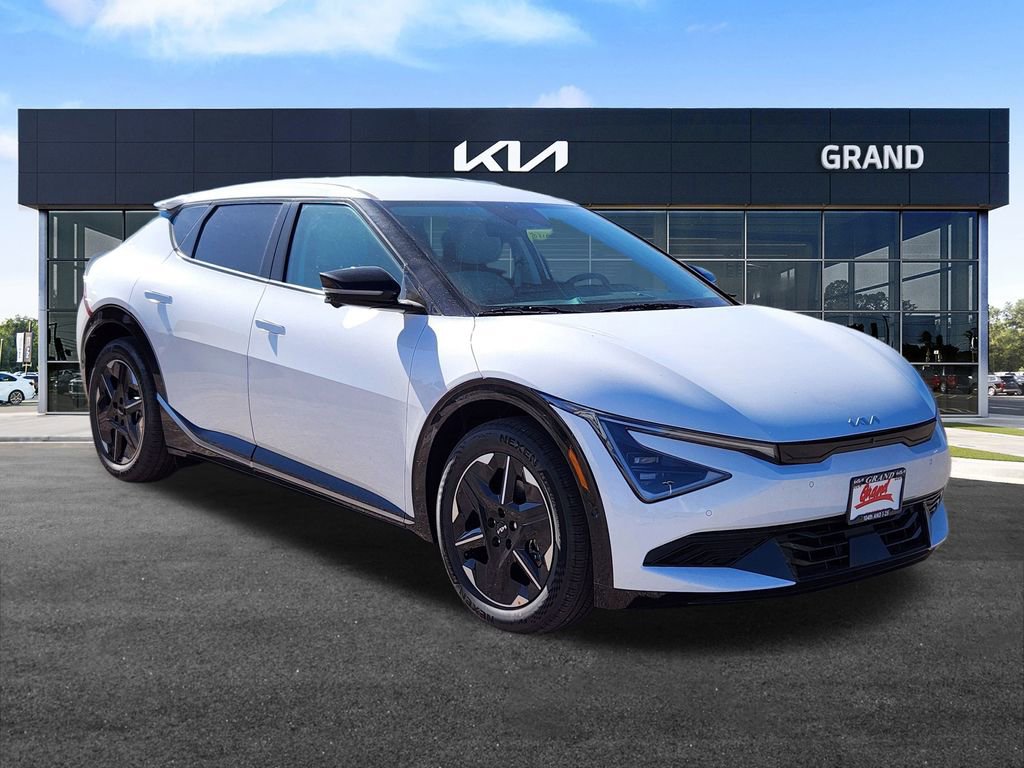 New 2025 Kia EV6 Wind image 2