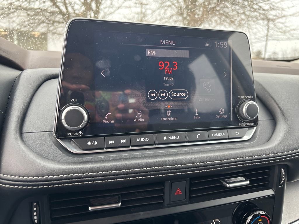 Used 2023 Nissan Rogue SV image 9