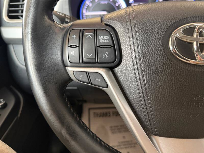 Used 2017 Toyota Highlander XLE AWD/4WD image 35