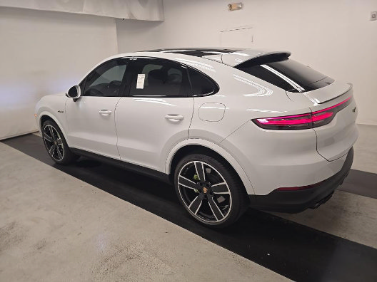 Used 2023 Porsche Cayenne Coupe AWD/4WD image 4