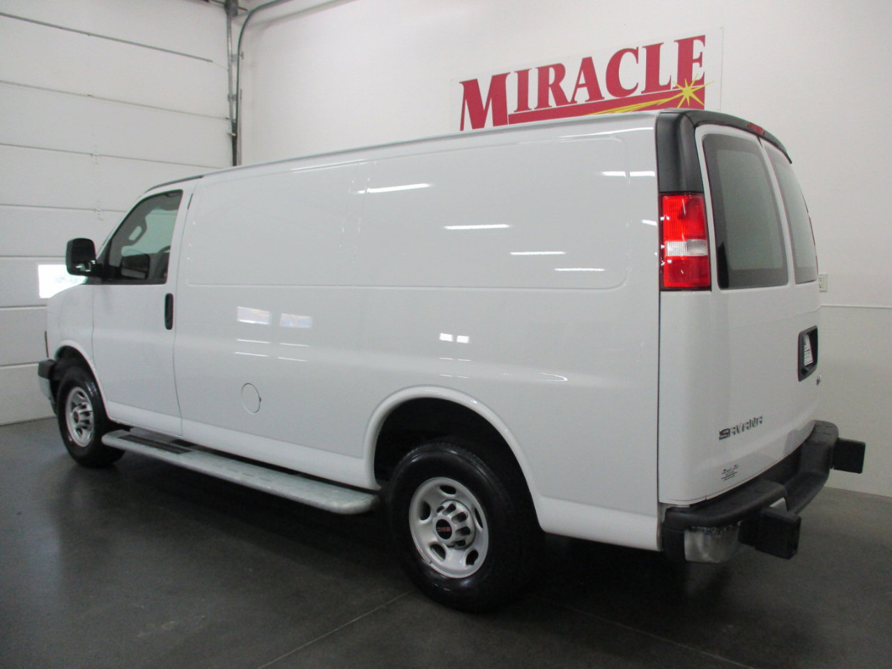 Used 2024 GMC Savana 2500 w/ Driver Convenience Package image 4