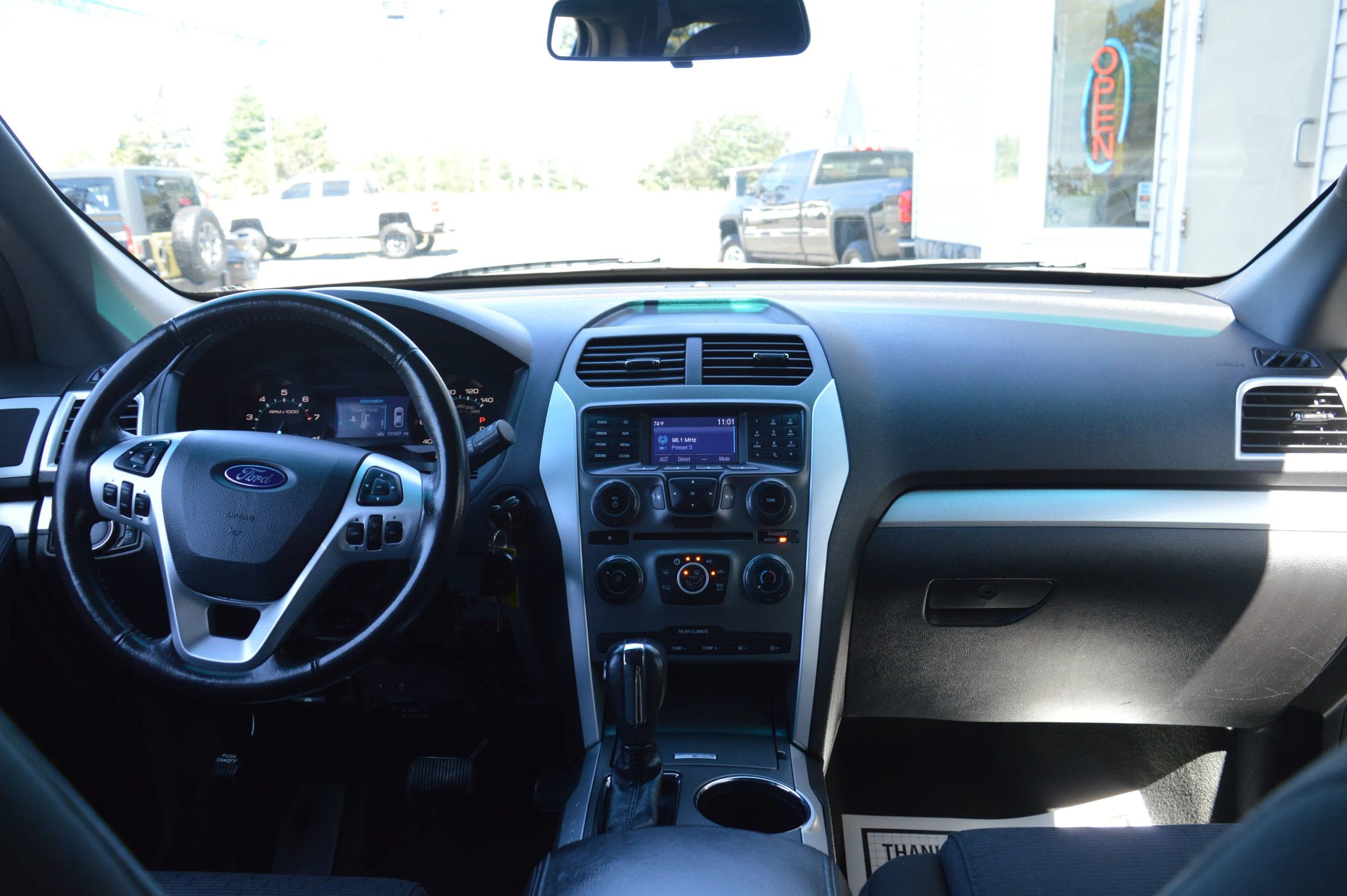 Used 2014 Ford Explorer XLT image 36