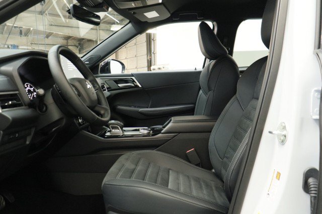 New 2026 Mitsubishi Outlander LE FWD image 6