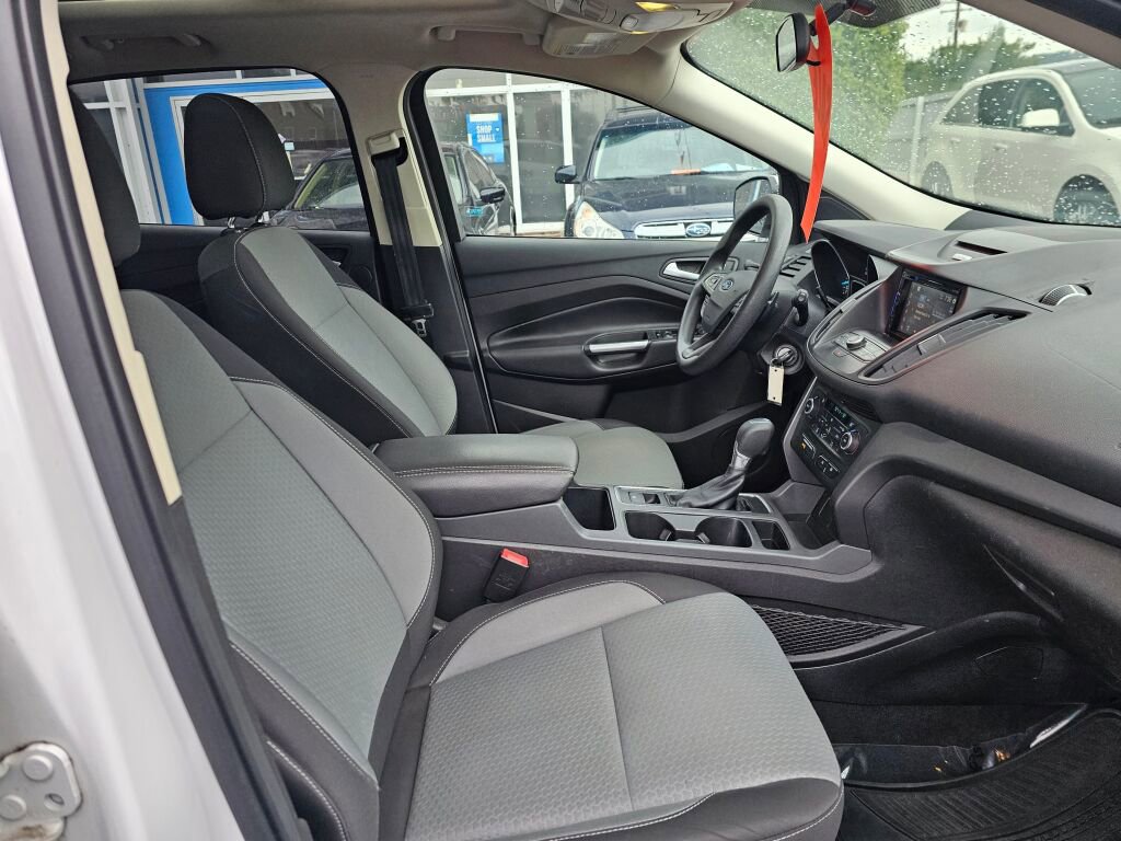 Used 2017 Ford Escape SE w/ Equipment Group 201A image 11