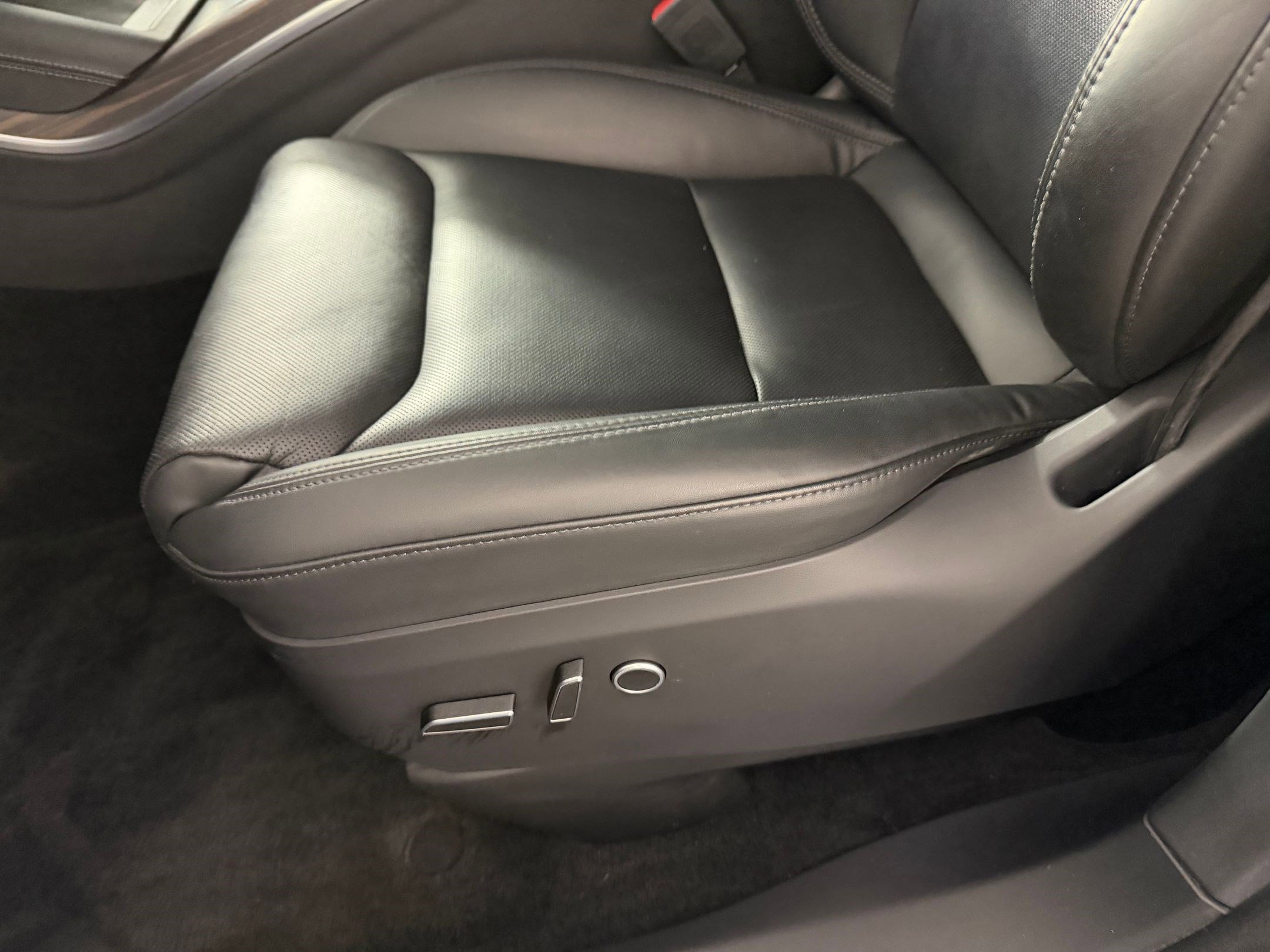 Used 2022 Tesla Model X image 12